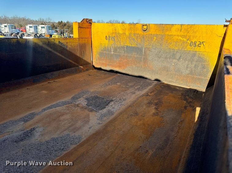 image for item EN5166 2006 International 7400 Crew Cab dump truck