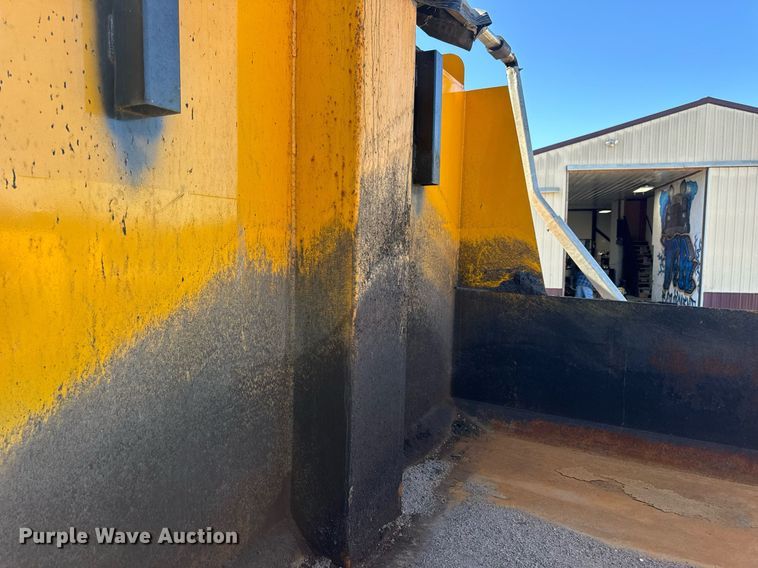 image for item EN5166 2006 International 7400 Crew Cab dump truck