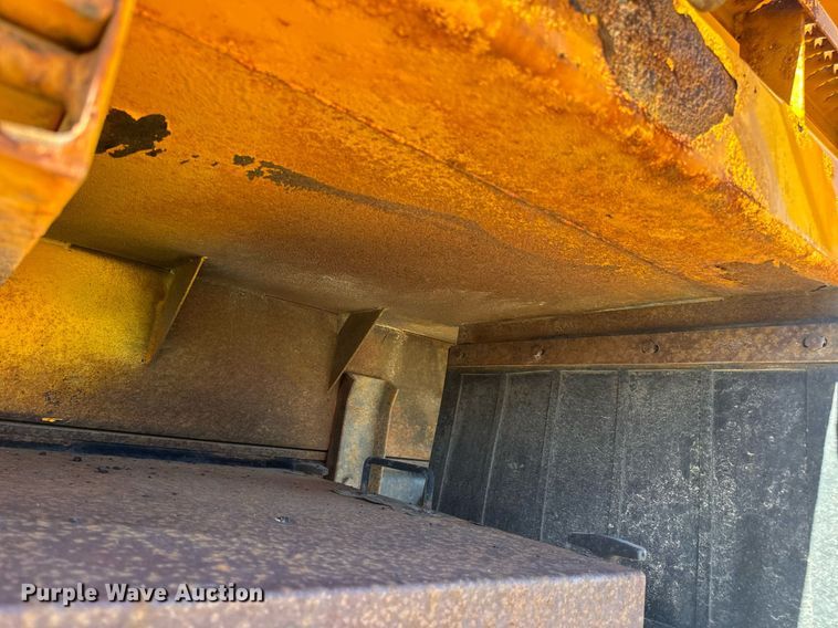 image for item EN5166 2006 International 7400 Crew Cab dump truck