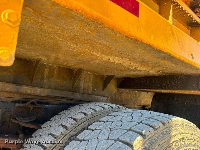 image for item EN5166 2006 International 7400 Crew Cab dump truck