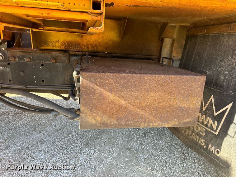 image for item EN5166 2006 International 7400 Crew Cab dump truck