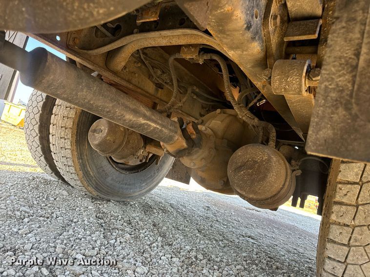 image for item EN5166 2006 International 7400 Crew Cab dump truck