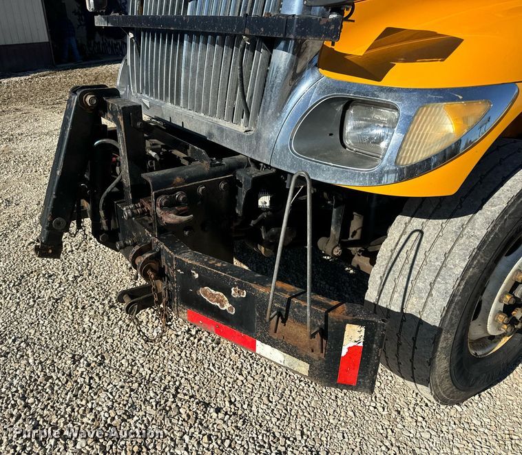 image for item EN5166 2006 International 7400 Crew Cab dump truck