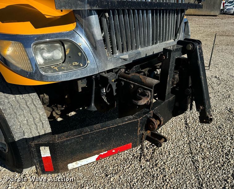 image for item EN5166 2006 International 7400 Crew Cab dump truck