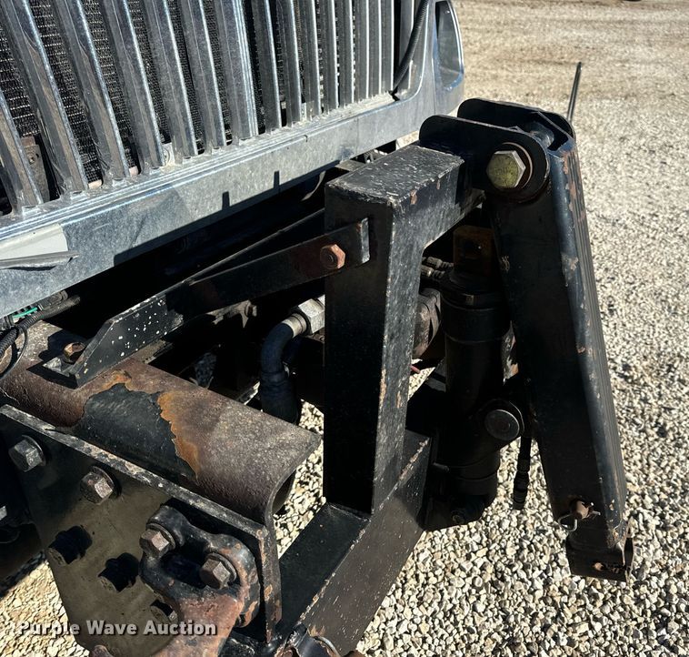 image for item EN5166 2006 International 7400 Crew Cab dump truck