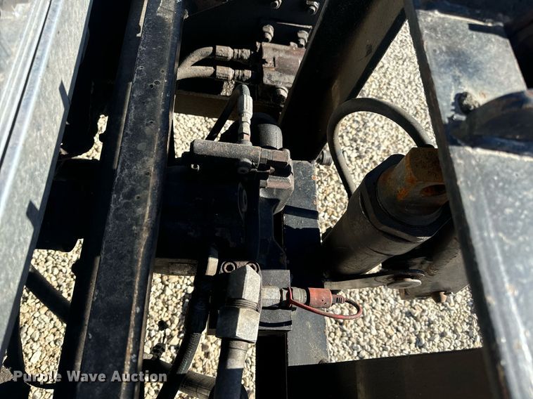 image for item EN5166 2006 International 7400 Crew Cab dump truck