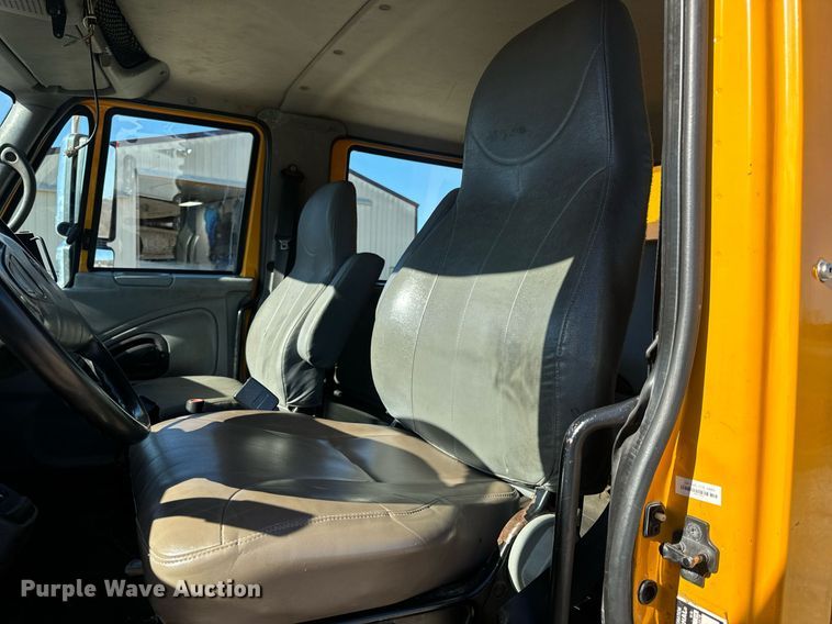 image for item EN5166 2006 International 7400 Crew Cab dump truck