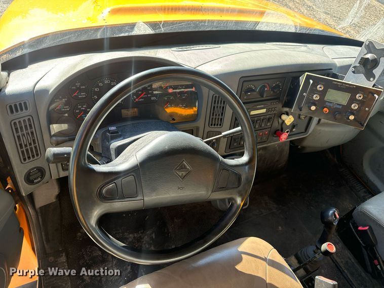 image for item EN5166 2006 International 7400 Crew Cab dump truck