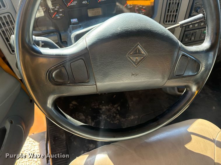 image for item EN5166 2006 International 7400 Crew Cab dump truck