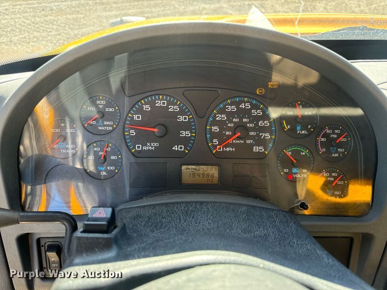 image for item EN5166 2006 International 7400 Crew Cab dump truck