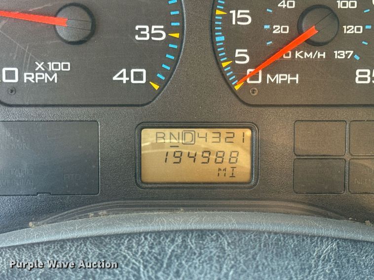 image for item EN5166 2006 International 7400 Crew Cab dump truck