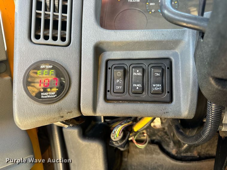 image for item EN5166 2006 International 7400 Crew Cab dump truck