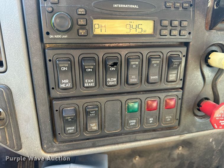 image for item EN5166 2006 International 7400 Crew Cab dump truck