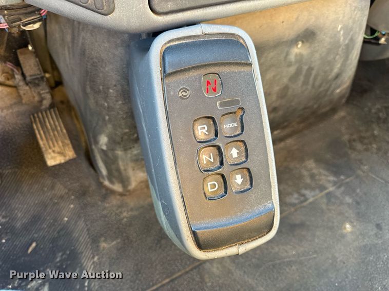 image for item EN5166 2006 International 7400 Crew Cab dump truck