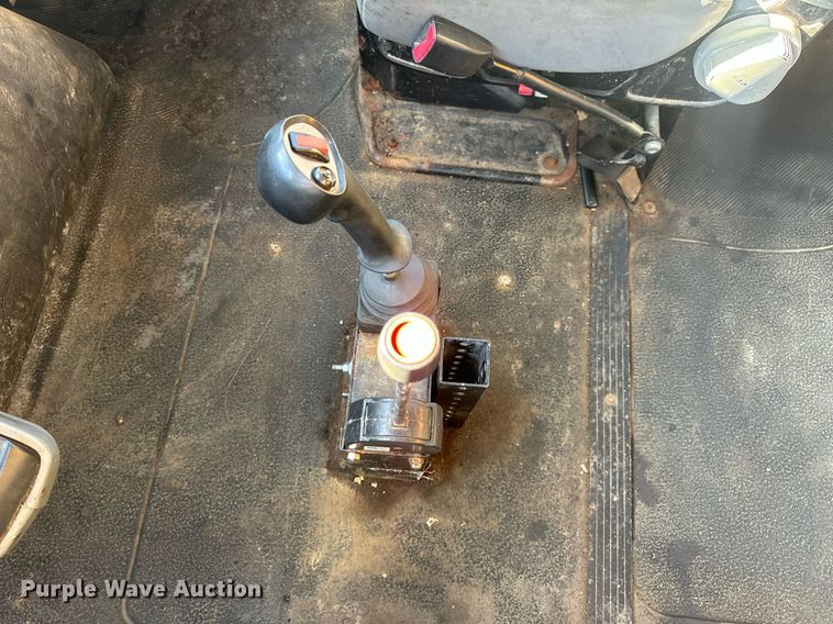 image for item EN5166 2006 International 7400 Crew Cab dump truck