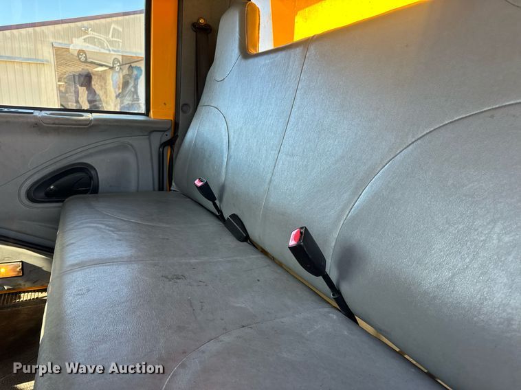 image for item EN5166 2006 International 7400 Crew Cab dump truck