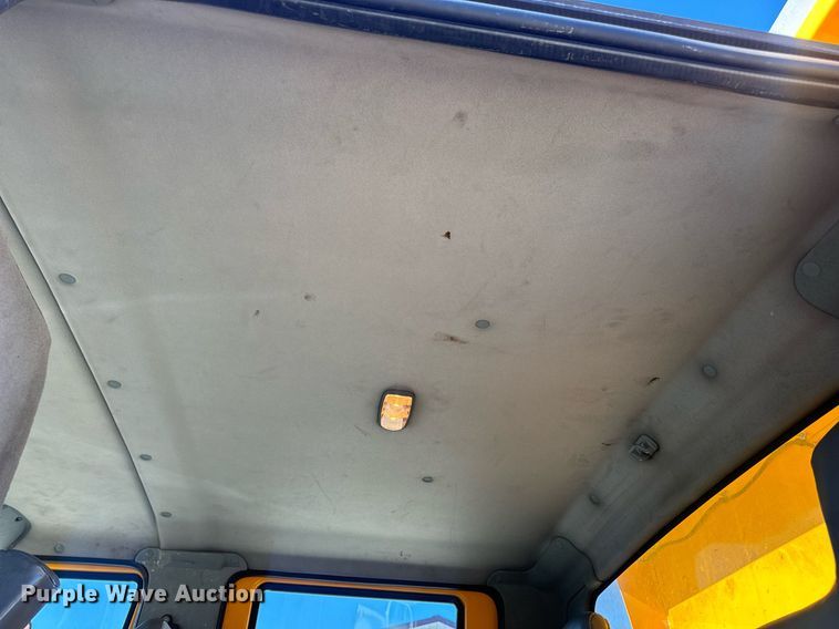 image for item EN5166 2006 International 7400 Crew Cab dump truck