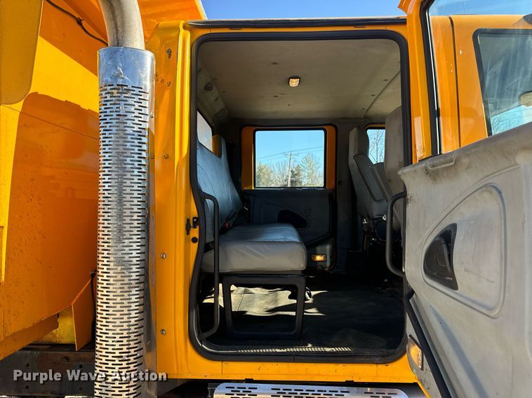 image for item EN5166 2006 International 7400 Crew Cab dump truck