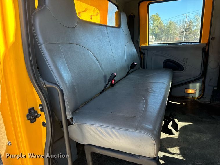 image for item EN5166 2006 International 7400 Crew Cab dump truck