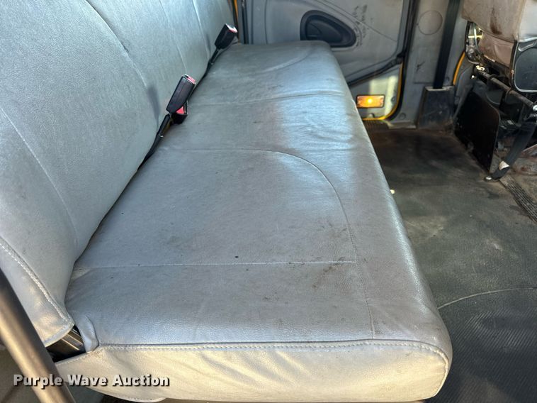 image for item EN5166 2006 International 7400 Crew Cab dump truck