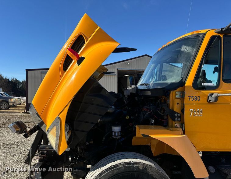 image for item EN5166 2006 International 7400 Crew Cab dump truck