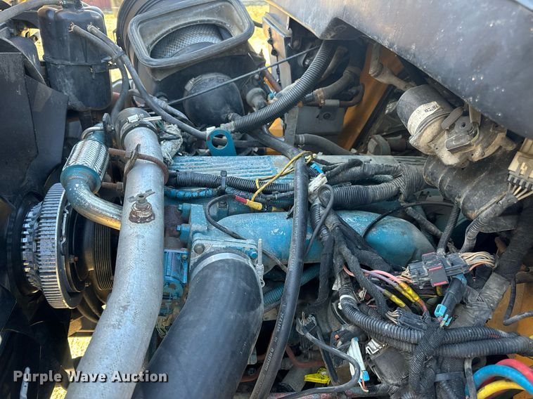 image for item EN5166 2006 International 7400 Crew Cab dump truck