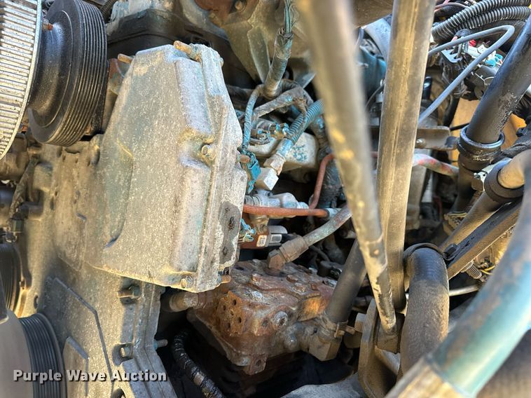 image for item EN5166 2006 International 7400 Crew Cab dump truck