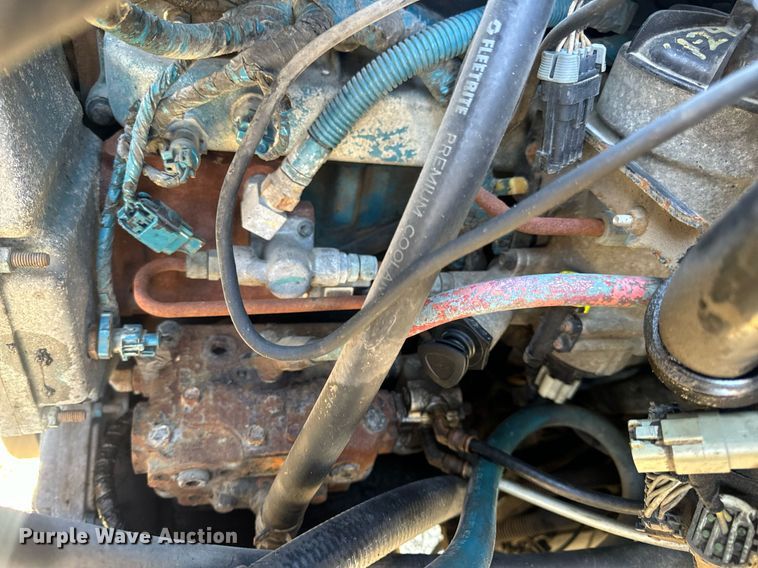 image for item EN5166 2006 International 7400 Crew Cab dump truck