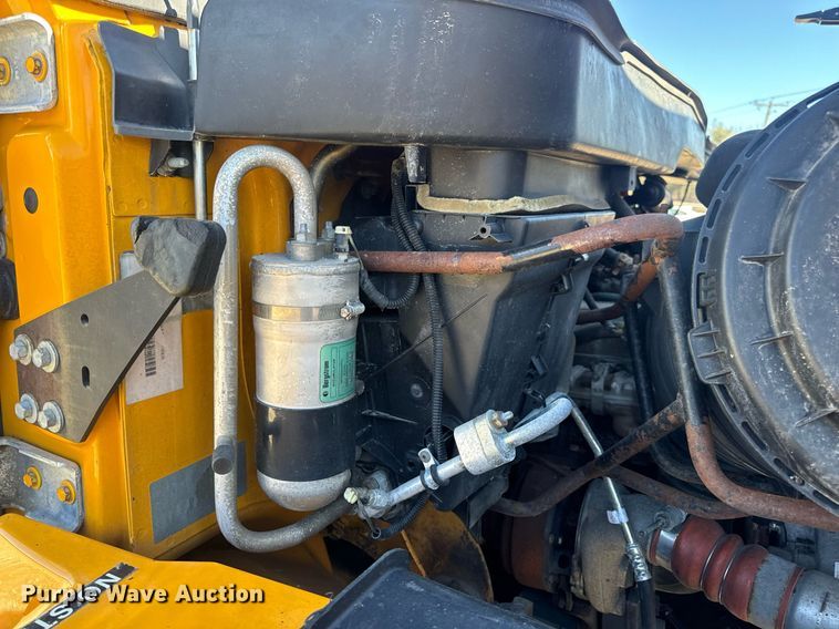 image for item EN5166 2006 International 7400 Crew Cab dump truck