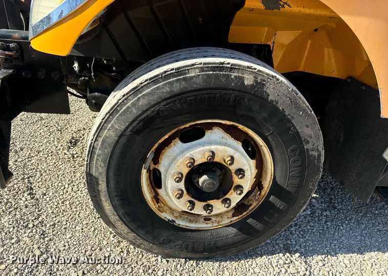 image for item EN5166 2006 International 7400 Crew Cab dump truck