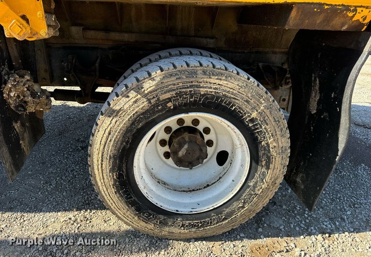 image for item EN5166 2006 International 7400 Crew Cab dump truck