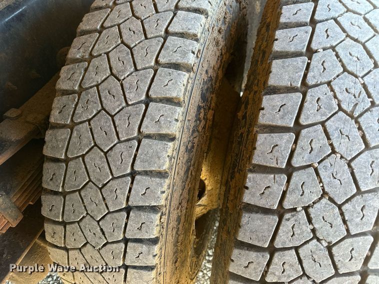 image for item EN5166 2006 International 7400 Crew Cab dump truck