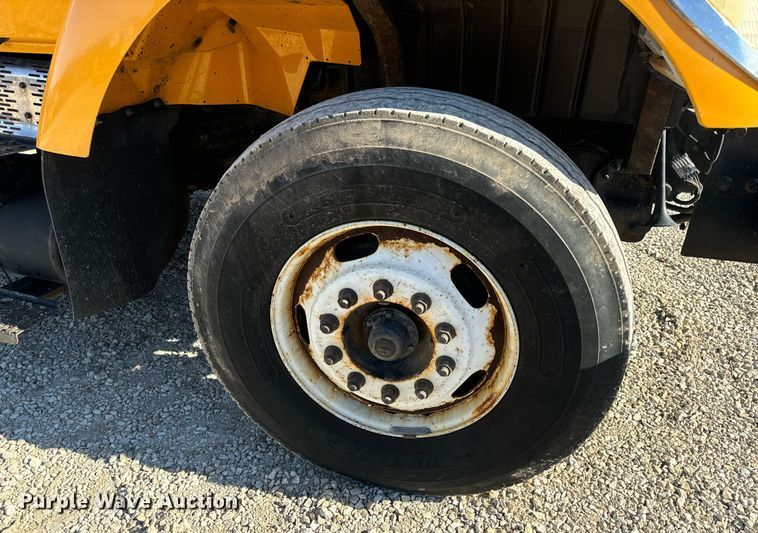 image for item EN5166 2006 International 7400 Crew Cab dump truck