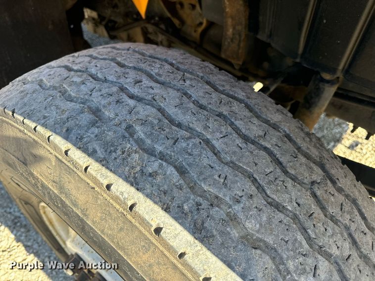 image for item EN5166 2006 International 7400 Crew Cab dump truck