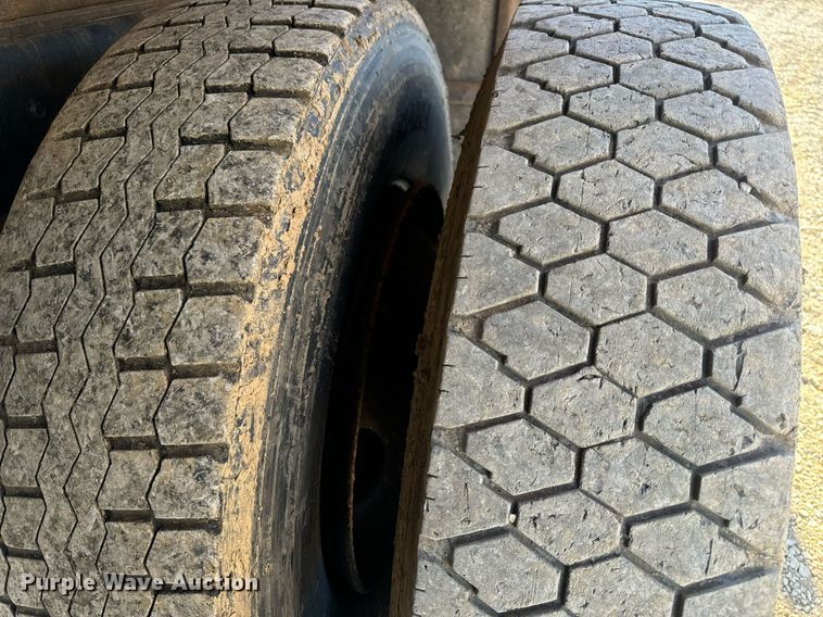 image for item EN5166 2006 International 7400 Crew Cab dump truck