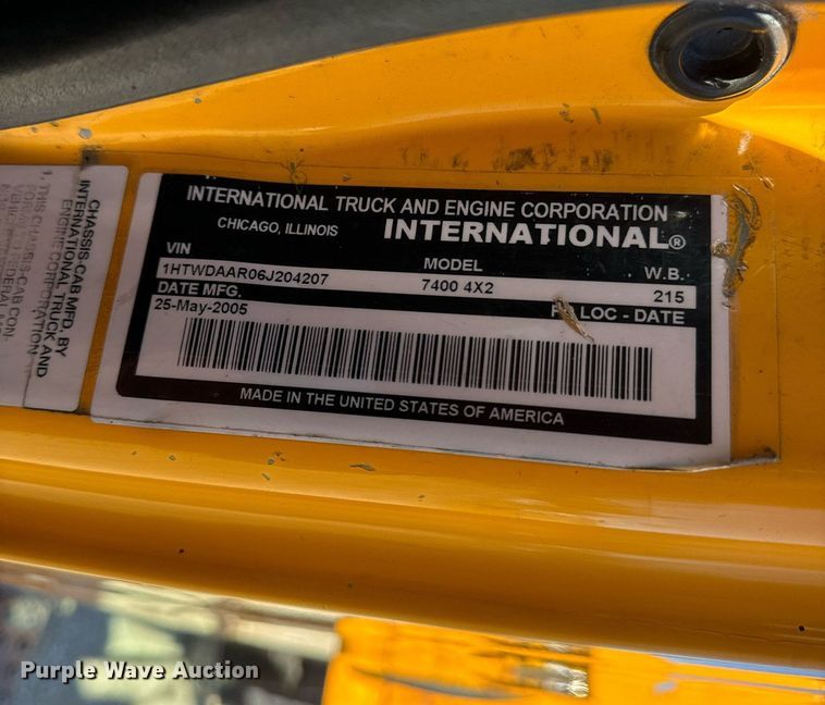 image for item EN5166 2006 International 7400 Crew Cab dump truck