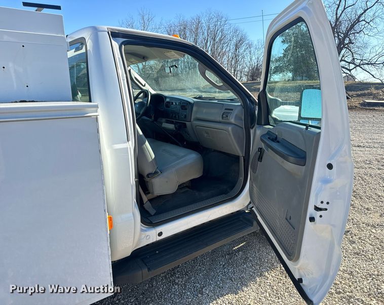 image for item EN5168 2006 Ford F450 Super Duty XL utility / service truck