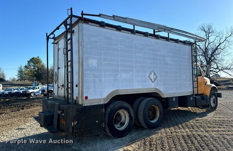 image for item EN5170 2000 International 4900  box truck