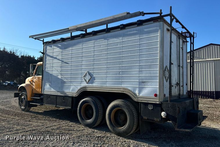image for item EN5170 2000 International 4900  box truck