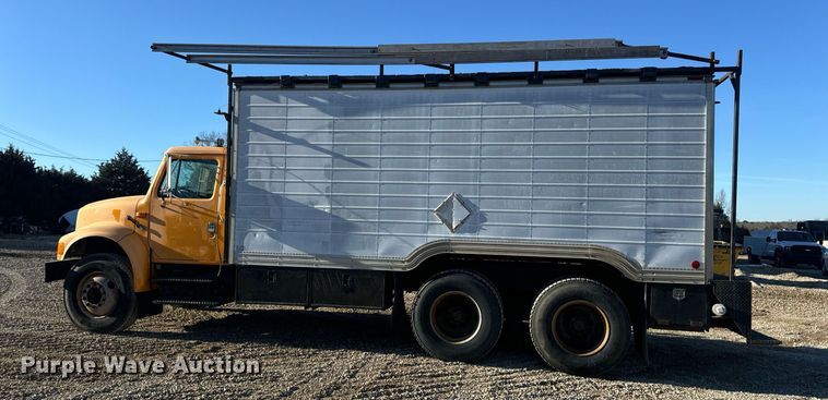 image for item EN5170 2000 International 4900  box truck