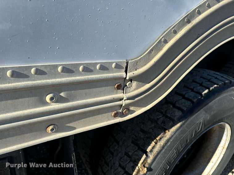 image for item EN5170 2000 International 4900  box truck