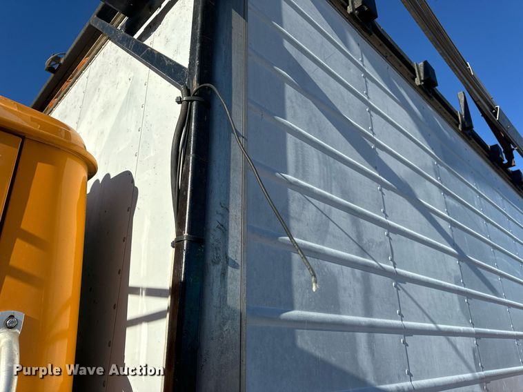 image for item EN5170 2000 International 4900  box truck