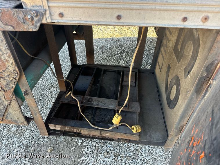 image for item EN5170 2000 International 4900  box truck