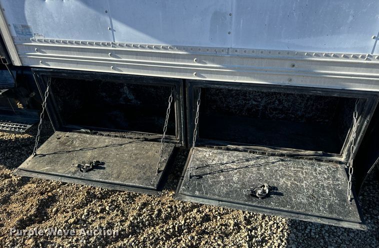 image for item EN5170 2000 International 4900  box truck