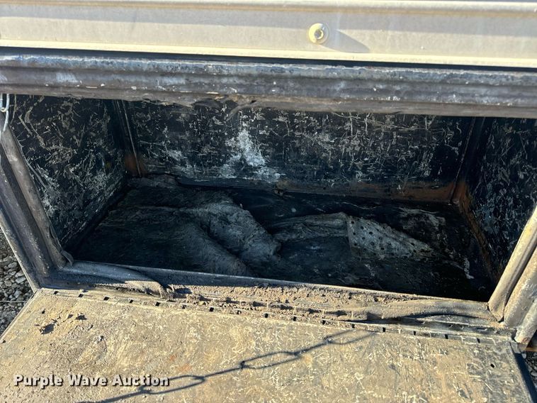 image for item EN5170 2000 International 4900  box truck