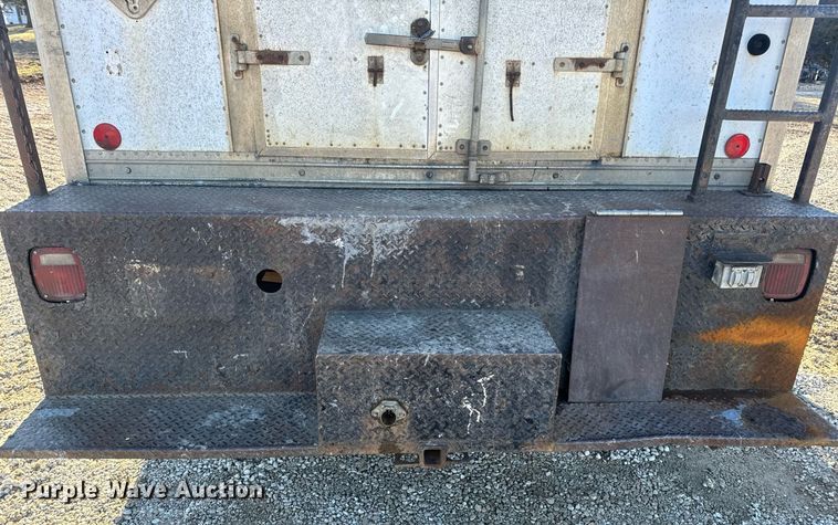 image for item EN5170 2000 International 4900  box truck