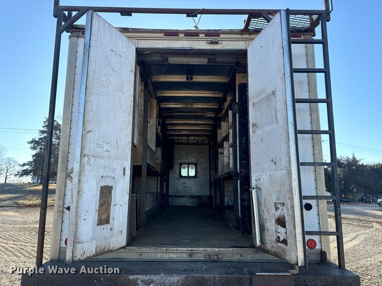 image for item EN5170 2000 International 4900  box truck