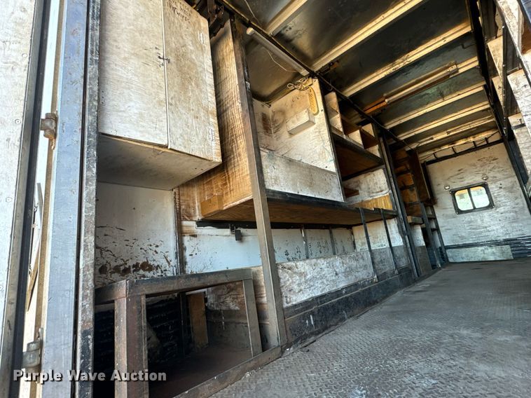 image for item EN5170 2000 International 4900  box truck