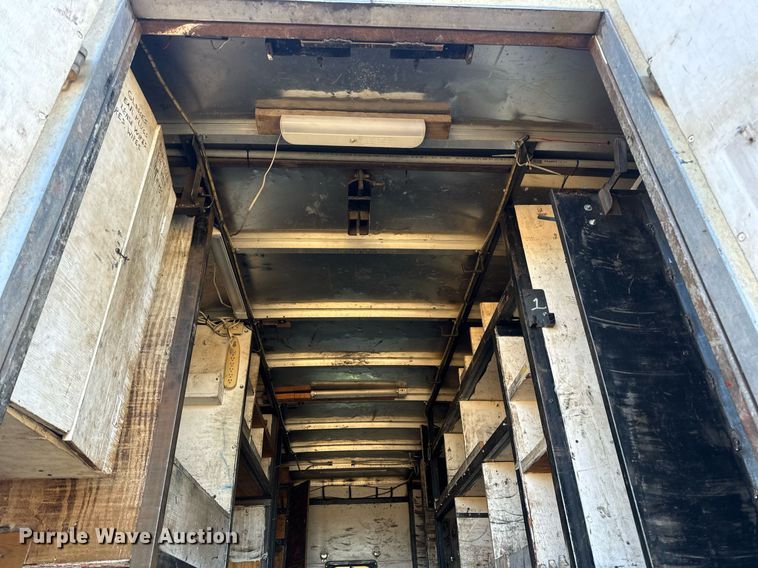 image for item EN5170 2000 International 4900  box truck