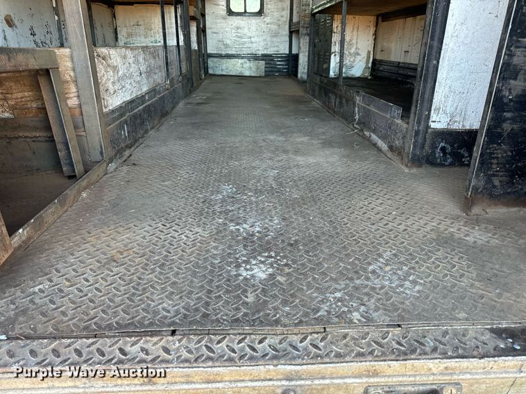 image for item EN5170 2000 International 4900  box truck